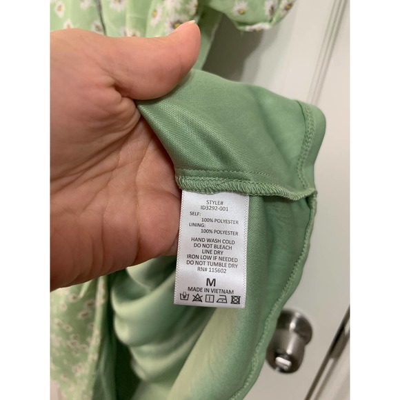 All in favor simone green floral wrap mini dress size Medium NWT‎ - Picture 7 of 7